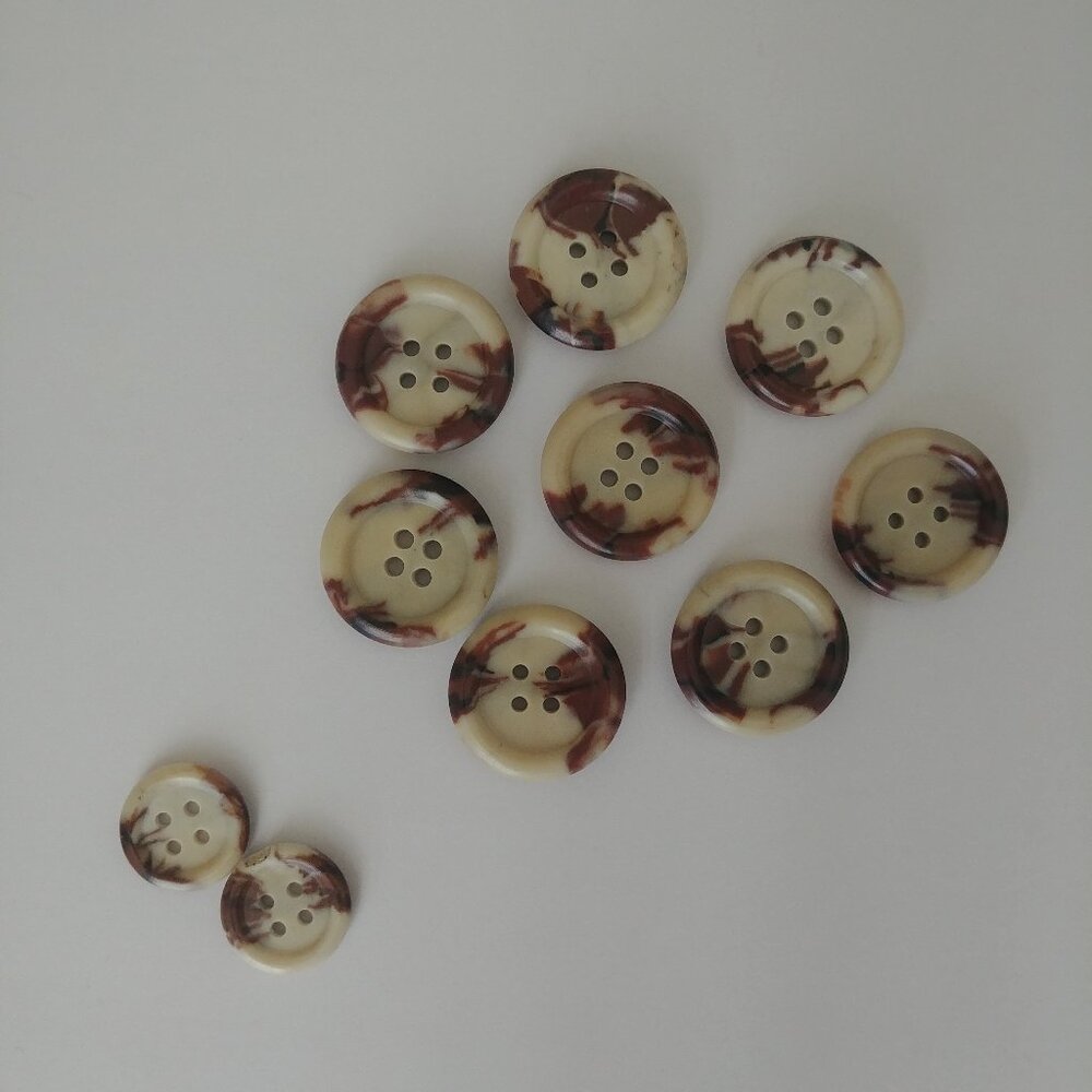 4/$20 Vintage set of 10 matching cream brown marbled buttons 8 big 2 small